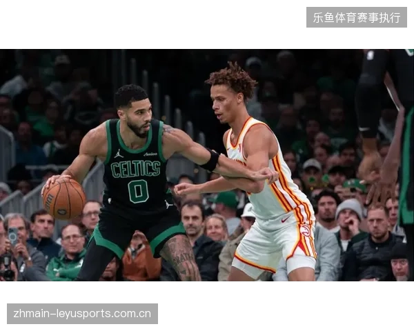 老鹰球员丹尼尔斯与汤普森并列抢断王，展现了其在传球路线上的出色预判和破坏力